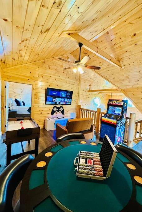 فيلا New! Indoor Pool/Ps 5/Hot Tub/Parkway بيدجن فورج المظهر الخارجي الصورة